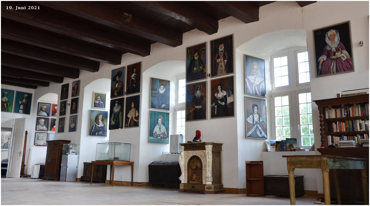 Gemälde Kamin Truhen und Möbel auf Burg Kakesbeck Wasserburg Lüdinghausen