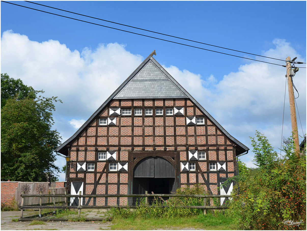 Das Vierständerfachwerkhaus der Burg Kakesbeck im Sommer 2021