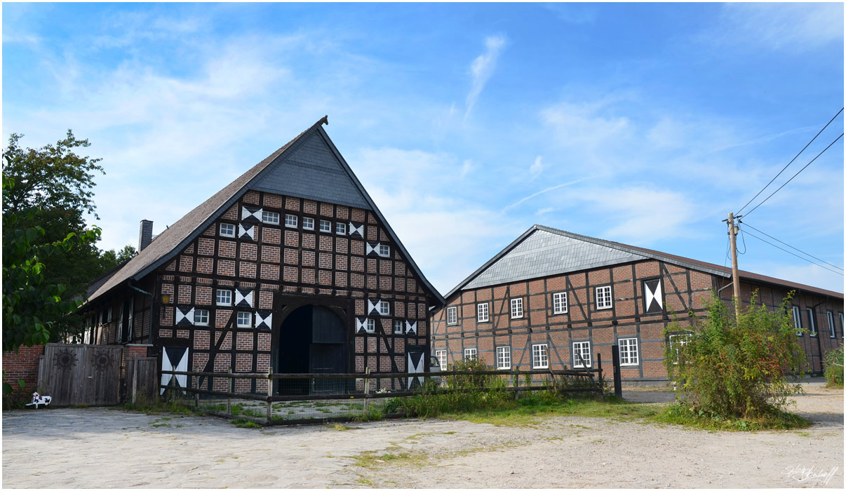 Der Reiterhof mit dem Vierständerfachwerkhaus der Burg Kakesbeck vor den Toren Lüdinghausens