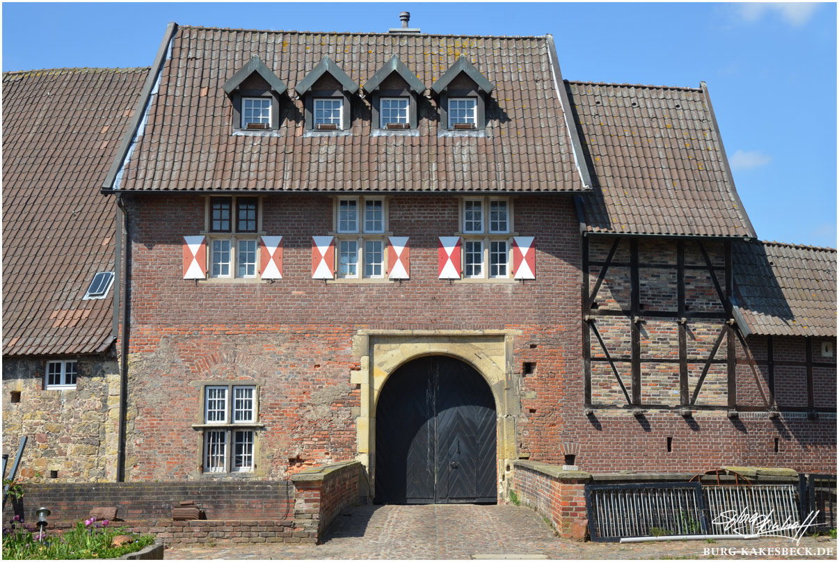 Blick auf das Torhaus der Burg Kakesbeck