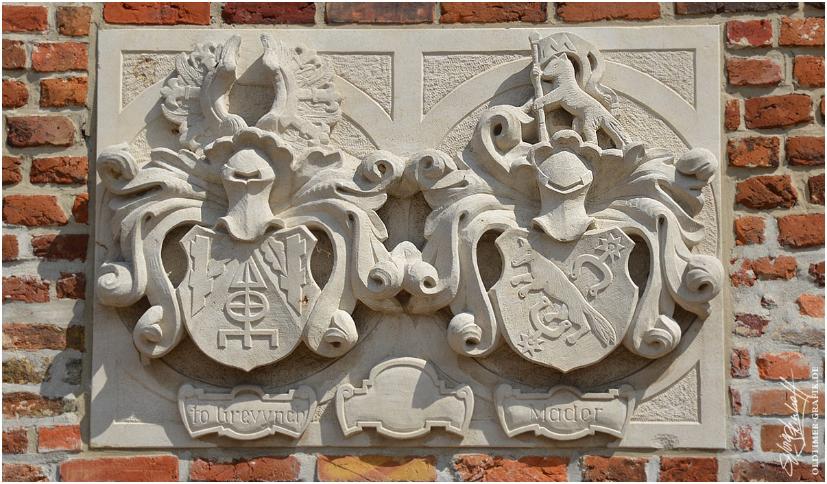 Doppelwappen der Familien Grewing und Mader am Soldatenhaus der Burg Kakesbeck